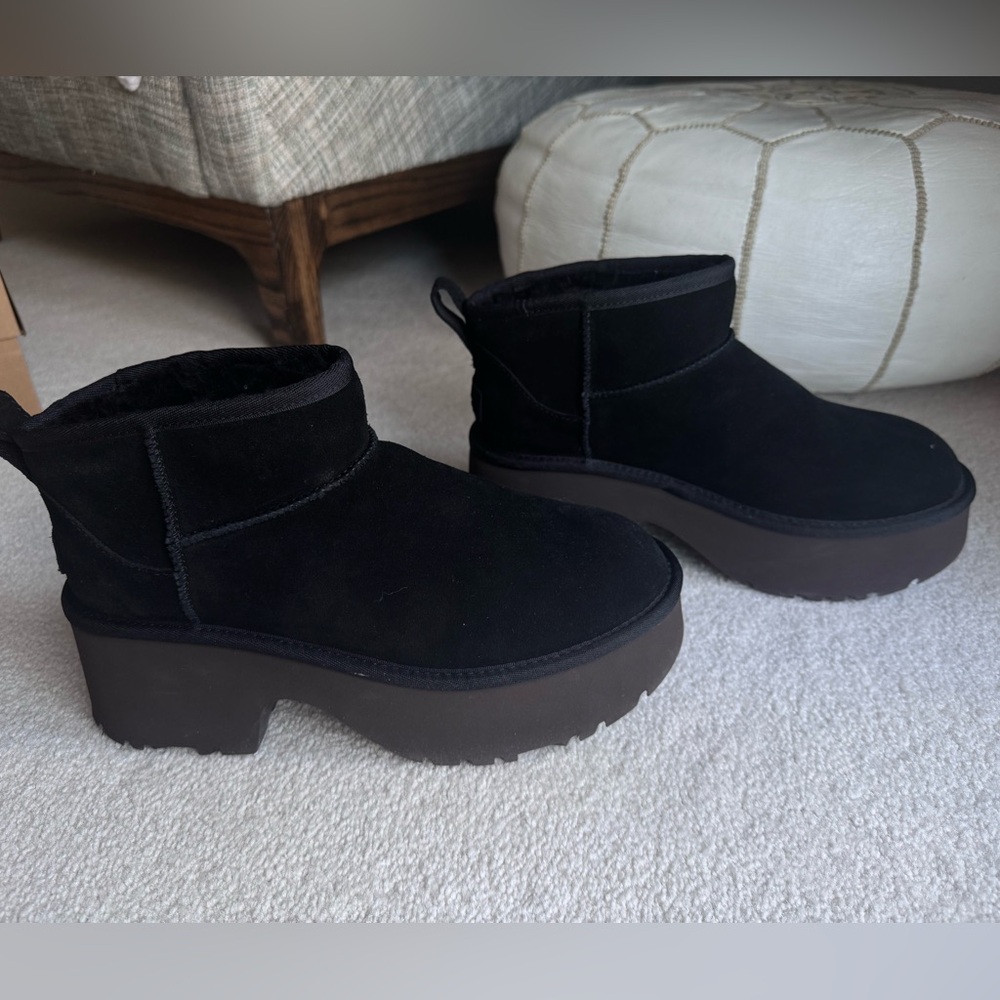 UGG Women's Classic Ultra Mini New Heights boots in black, size 10 US. - Picture 7 of 8